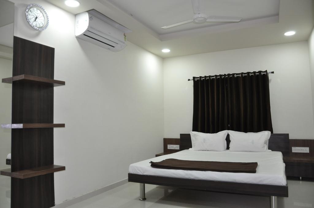 Shivdhara Hotel & Residence Rajkot Exterior photo