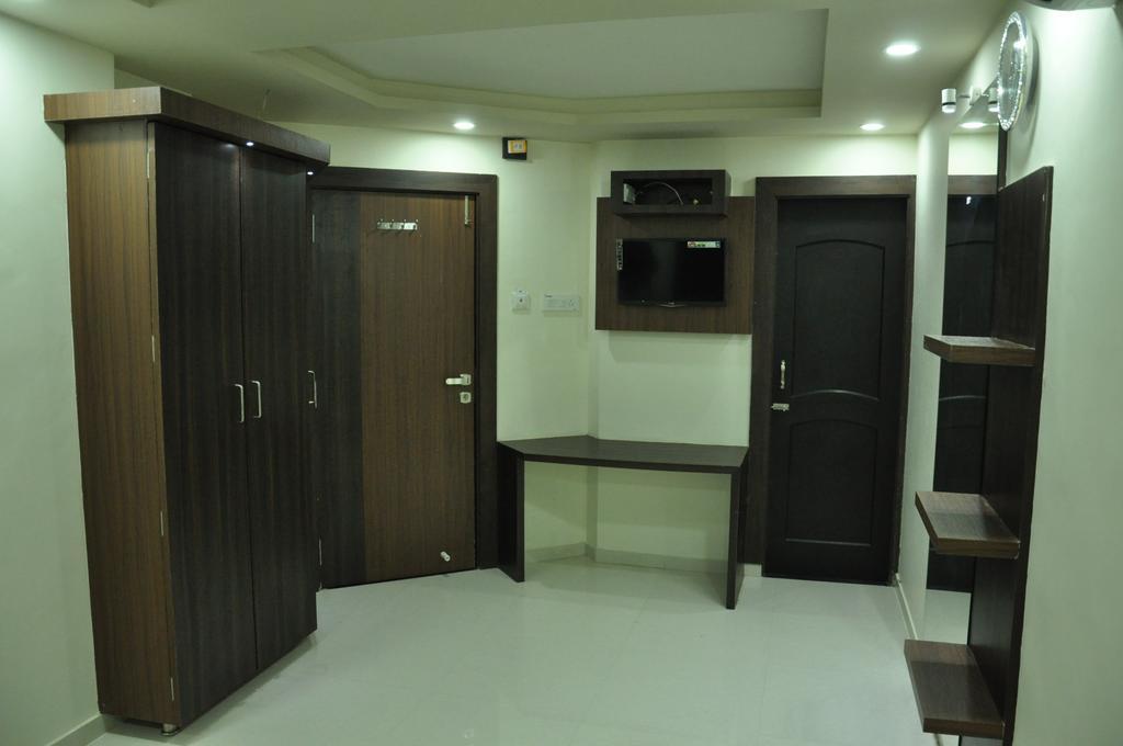 Shivdhara Hotel & Residence Rajkot Exterior photo